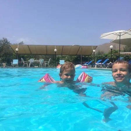 Sezar's Aparthotel Qeparo