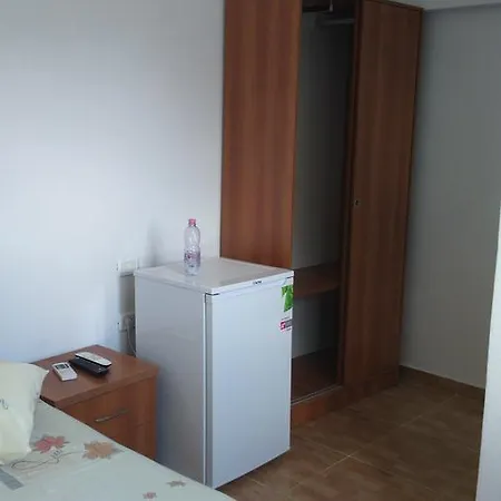 Aparthotel Sezar's Qeparo