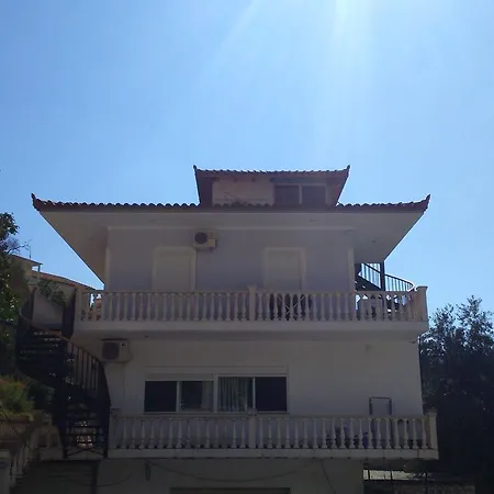 Lejlighedshotel Sezar's Qeparo
